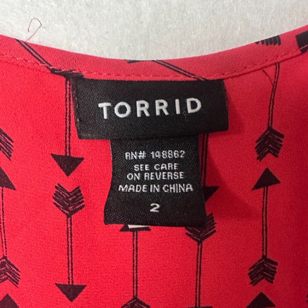 Torrid Red Black Arrow Print Tank Top Scoop Neck Pocket High Low Hem Size 2 2X - Picture 4 of 6